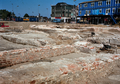 821866 Afbeelding van de opgravingen van de restanten van het Kasteel Vredenburg op het Vredenburg te Utrecht.